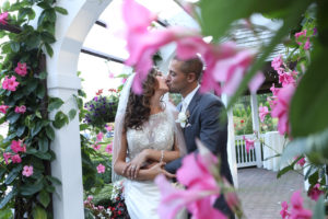 Cottage Outdoor- Brtide and Groom Kissing