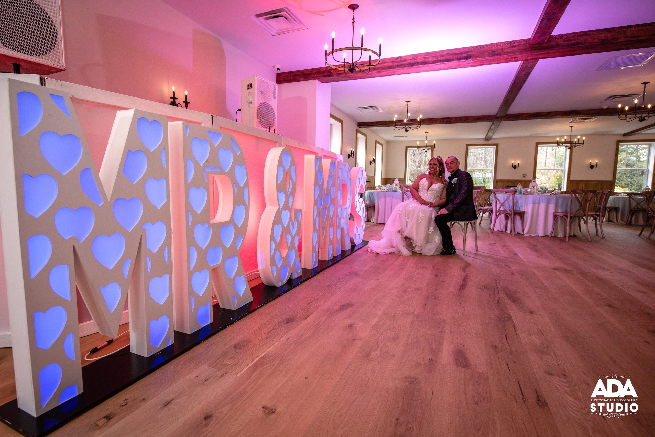 Vineyard Mr_mrs sign int Web